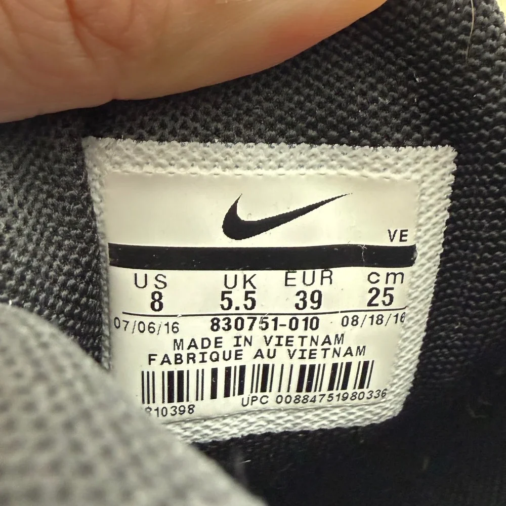 Nike Flex 2016 Run Size 8 Black Minimalist Athleisure Sneakers 830751-010
